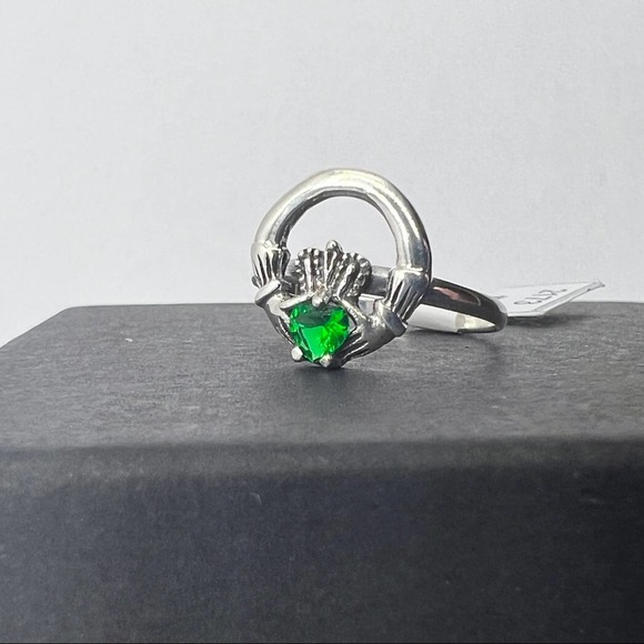 Sterling Silver Claddagh Ring - Picture 4 of 4